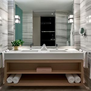 Studio con letto king size ai piani inferiori
